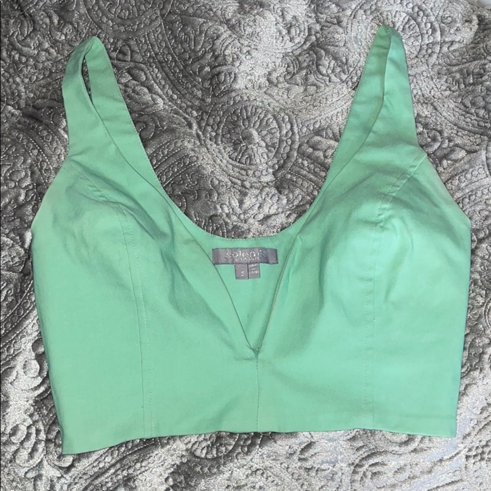 teal crop top, v neck